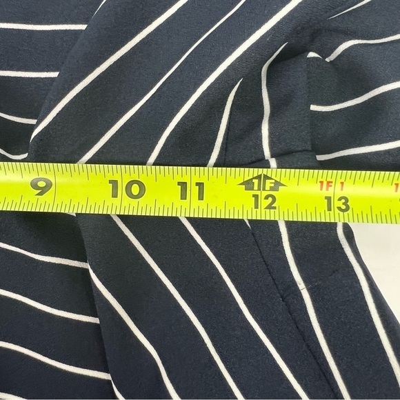 Banana Republic Women’s Shorts Sz 10 Multi Color Pleated Front Belt Ties Front - Picture 7 of 8